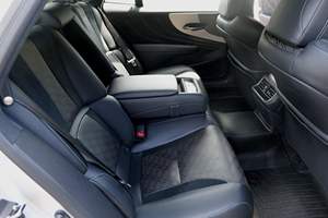 LEXUS LS 500 F SPORT 2018 d'occasion, conduite à gauche/droite - Product Image 6