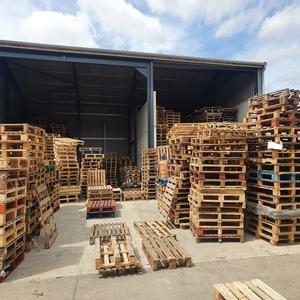 Achetez des palettes en bois de qualité supérieure conçues pour un stockage sécurisé, une superposition robuste et une durabilité à long terme, fournies avec une garantie. - Product Image 5