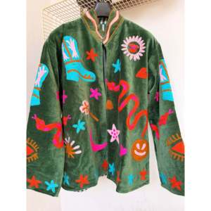 Veste en velours brodée Sujani faite à la main pour femmes, style bohème vintage, motif floral abstrait, vert, vêtements ethniques d'hiver en coton - Product Image 3