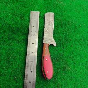 Coltello Skinner da caccia tattico fatto a mano in acciaio damasco con manico in legno Pakka e copertura in pelle libera - Product Image 6