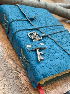 สมุดบันทึกปกหนังลายนูนลายดอกไม้เทอร์คอยส์จัด A5โลโก้แบบกำหนดเองเย็บตะเข็บอานของขวัญที่สมบูรณ์แบบกระดาษ A6หรูหรา - Product Image 5