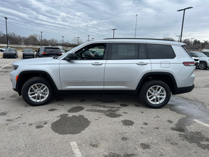 Modelo Mejor Calificado 2025 Jeep GRAND CHEROKEE L LAREDO X 4X4 - Product Image 3