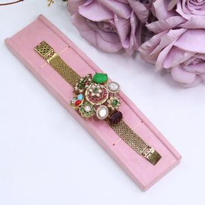 Bracelet de qualité supérieure en or finition designer avec pierres Kundan pour collection de mariage et de fiançailles, à porter pour les fêtes pour femmes - Product Image 2