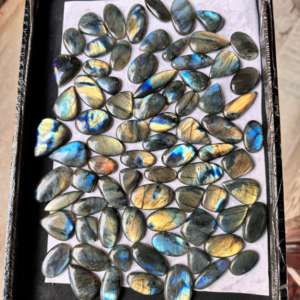 Cabujón de labradorita Natural de gran calidad, piedras preciosas sueltas disponibles, piedras preciosas de forma y tamaño mezclados para usar en la fabricación de joyas - Product Image 2