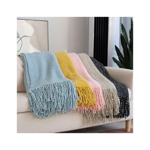 Manta Decorativa de Lana Reciclada con Textura Tejida y Borlas, Color Durazno Pastel, 60x80 Pulgadas, Comercio Justo de la India, para Compradores que Buscan un Hogar Ecológico y Funcional - Product Image 3