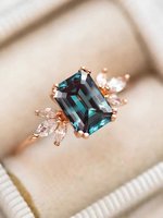 Anillo de Piedra Simulada Alex Moonstone con Corte Esmeralda, Engaste de Puntas, Talla Personalizada, Diseño Único, Sólido y Fino, para Boda Romántica o Fiesta