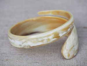 Brazalete de cuerno de vaca y buey de búfalo de lujo hecho a mano, joyería de moda Natural para hombres y mujeres, perla al por mayor como piedra principal para regalos - Product Image 5