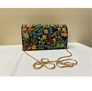 Hermoso bolso de noche hecho en seda negra con cuentas de hilo de seda, tamaño 8x5 pulgadas, bolso de mano para mujer para venta de exportación - Product Image 1