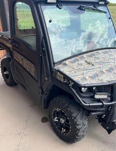 Vehículo eléctrico John Deere Gator usado, limpio, eficiente, de bajo mantenimiento, ideal para un funcionamiento silencioso y un transporte diario confiable. - Product Image 4