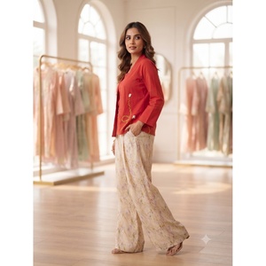Ensemble Kurta pour femmes, décontracté, motif uni, rouge, brodé, 100% coton, manches trois quarts, col carré, respirant - Product Image 2