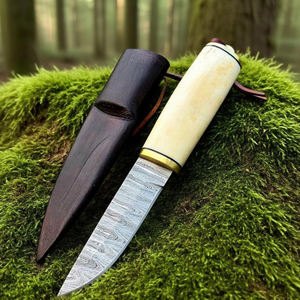 Couteau Puukko Damas fait main, couteau de chasse personnalisé, couteau de survie sur mesure - Product Image 1