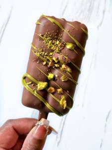 ไอศกรีมช็อกโกแลตแท่งที่ทำจากนมครีมและพิสตาชิโอขนมแช่แข็ง - Product Image 5