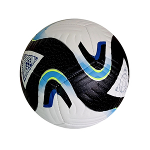 Ballon de football cousu à la machine en PVC de 2.7mm de qualité d'entraînement de taille 3 avec pompe de football pour l'entraînement et la promotion - Product Image 4