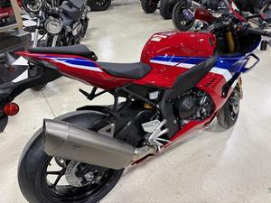 ขายประมูลรถมอเตอร์ไซค์ใหม่ CBR1000RR-R Fireblades SP ปี 2026 ความเร็วสูงสุดมากกว่า 80 กม./ชม. กำลังไฟ 1001-2000 วัตต์ พร้อมเงินดาวน์ - Product Image 2