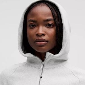 เสื้อฮู้ดดี้ผู้หญิงคุณภาพสูง เนื้อผ้าหนานุ่ม สวมใส่สบาย ทรงหลวม โอเวอร์ไซส์ ปลายแขนเสื้อแบบริบยืดหยุ่น เหมาะสำหรับฤดูใบไม้ร่วงและฤดูหนาว - Product Image 3