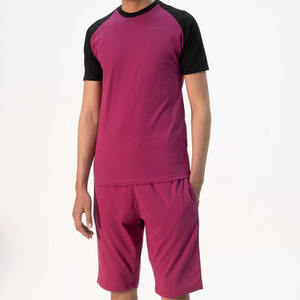Conjunto de ocio cómodo para hombre con manga raglán en contraste, pantalones cortos de punto de color sólido a juego, ropa para correr, chándales para hombre - Product Image 1
