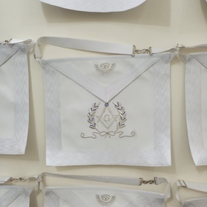 Delantal masónico maestro masónico blanco elegante, detalles plateados bordados a mano con diseño de ojo que todo lo ve y cuadrado y brújula - Product Image 5