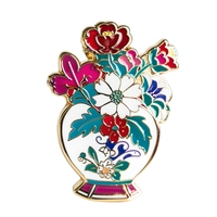 Fabricants d'épinglettes en émail de fleur avec logo personnalisé