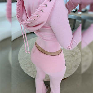 Ensemble 2 pièces pour femme, hiver, personnalisé, effet usé, polaire uni, logo brodé, haut court et sweat à capuche zippé avec pantalon de survêtement - Product Image 3