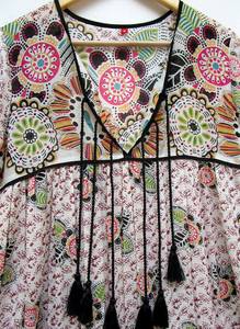 Vente en gros de nuisette bohème indienne en coton imprimé floral au genou peignoir robe bouton ethnique plage été Kimono 6XL naturel - Product Image 5