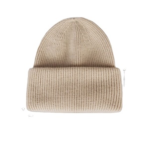 Gorros personalizados transpirables y elásticos con aspecto limpio y sencillo, ideales para marcas de moda al por menor o con fines de merchandising - Product Image 2