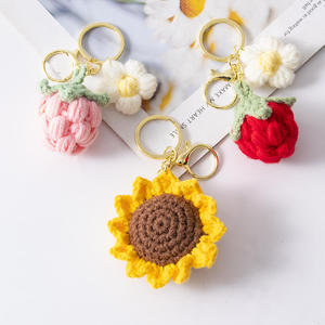 Nouveau Porte-clés Créatif en Coton au Crochet Fraise Tournesol, Pendentif Exquis Fait Main pour Couples, Élégant Cadeau à Suspendre - Product Image 2