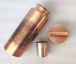 Botella de agua de cobre puro pulido brillante en diseños de martillo botella personalizada botella de agua de cobre hecha en la India - Product Image 4
