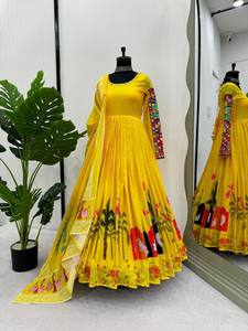 Navratri Special Indian Festival Party Wear Pure Rayon Digital Impreso Chine Stitch Real Mirror Work Top y Dupatta impresa - Product Image 5