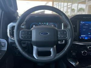 Offre Spéciale : Ford F-150 Lariat SuperCrew 4x4 d'occasion 2023 - Prêt à être expédié - Product Image 2
