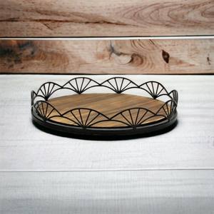 Plateau de service rond en bois poli moderne, durable, écologique, fait à la main, avec garde-corps en métal pour les fêtes - Product Image 5