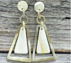 Tayyab ต่างหูรูปสัตว์ทำจากวัสดุอินทรีย์ขัดเงาธรรมชาติเป็นมิตรต่อสิ่งแวดล้อมรูปทรงออกแบบได้ตามต้องการ - Product Image 1