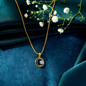 สร้อยคอจี้เพชรทองคำคลาสสิก Blessed Circles สำหรับผู้หญิง - Product Image 1