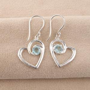 Boucles d'oreilles clous en topaze bleu ciel, argent sterling 925 plaqué or, bijoux faits à la main, pierre de naissance de décembre, élégantes pour femmes - Product Image 1