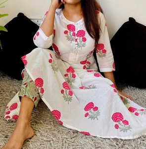 Traje Angrakha Blockprint de ciprés rosa de alta calidad del fabricante indio Pantalones Kurti con estilo para adultos Estilo de moda india - Product Image 6