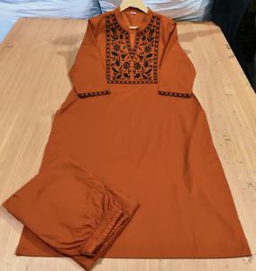 Costume de broderie ethnique Shalwar Kameez indien Punjabi Style pakistanais broderie mariage et fête de fête porter des femmes - Product Image 4