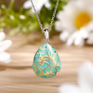 Collier Jeulia Fille Du Vent en émail, argent sterling, chaîne en laiton plaqué or et rhodium - Product Image 4