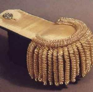 Vente en gros d'épaulettes de service général bandeau uniforme Gillet lingot d'or planches d'épaule à franges faites à la main par Hamza Badges - Product Image 1