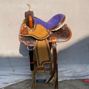 Ensemble de selle western en cuir avec décorations d'art sur bois de qualité supérieure, thème course de barils |   Accessoires d'équitation en acier inoxydable façonnés à la main - Product Image 1