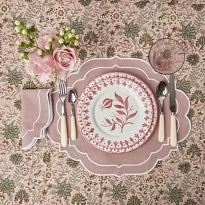 Manteles individuales de lino cosidos a mano, trabajo bordado que destaca la artesanía y agrega calidez a las experiencias de comida familiar - Product Image 6