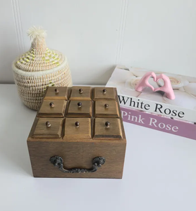 Boîte à épices en bois personnalisable avec couvercles coulissants, idéale pour organiser les herbes, les épices et les petits accessoires de cuisine en toute sécurité - Product Image 6