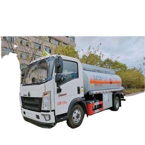 Camion-citerne à carburant d'occasion 4x2 de 6000 L de capacité à vendre au Japon à bon prix - Product Image 1