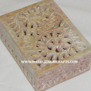 กล่องเครื่องประดับโค้งสวยงาม Soapstone - Product Image 1