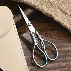Tijeras multiusos de costura y bordado de la mejor calidad, hoja de acero inoxidable recubierta Multicolor elegante para zurdos para enhebrar - Product Image 5