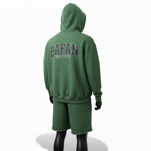 ชุดเซ็ตฮู้ดดี้และกางเกงขาสั้นผู้ชาย ผ้าฟลีซคอตตอนโพลีเอสเตอร์ พรีเมียม 320 GSM สีเขียวเข้ม พร้อมโลโก้ปักลายด้วยเทคนิคฮีททรานเฟอร์ - Product Image 5