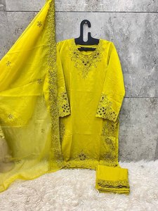 Precioso Traje Salwar de Cristal Viscoso con Bordado, Compra en Línea en India a Precio Económico, Moda Femenina - Product Image 5