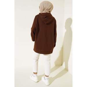 Sweat à capuche surdimensionné marron Pull en soie de style vintage Impression bouffante brodée Taille unique pour tous les longs pour l'hiver et l'automne - Product Image 3