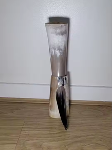 Cuerno para beber vikingo de la mejor calidad con soporte Diseño de lujo vintage de vidrio real para ocasiones de fiesta de vino por Crescent Crafts - Product Image 2