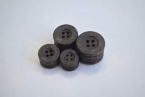 Bouton en résine à 4 trous, 15 mm, en plastique, rond, fabriqué à partir de bio-café, à dos plat, pour t-shirt, manteau, chemisier, prix de gros - Product Image 2