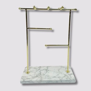 Atractivo Soporte de Joyería de Metal Clásico Tradicional con Acabado Pulido Chapado en Oro, Múltiples Compartimentos de Almacenamiento para Vajilla - Product Image 1