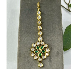 Exquisito Tikka de Latón Chapado en Oro de Primera Calidad con Incrustaciones de Kundan para Mujer y Bodas - Product Image 3